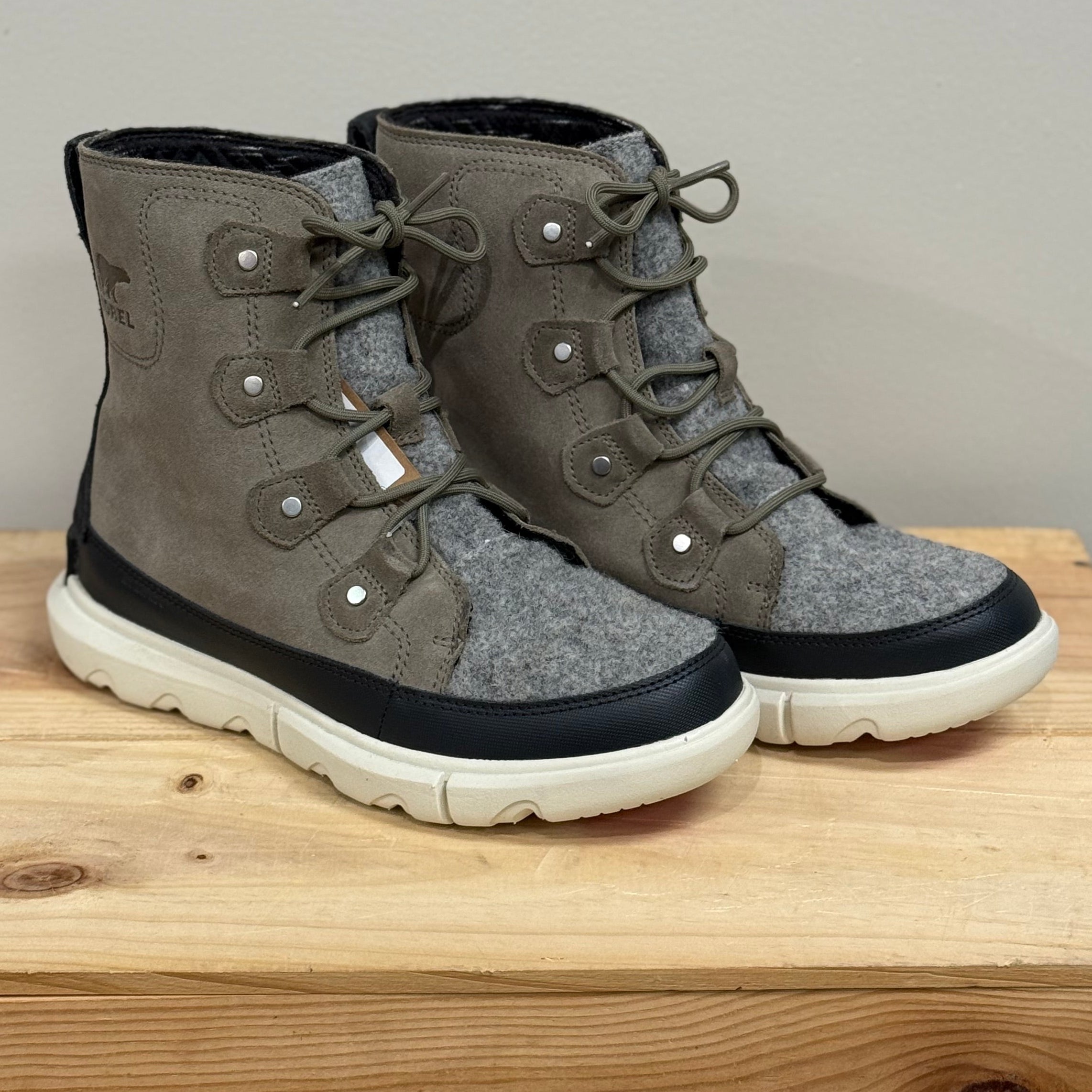 Sorel NWOT Explorer Joan II hiking boots