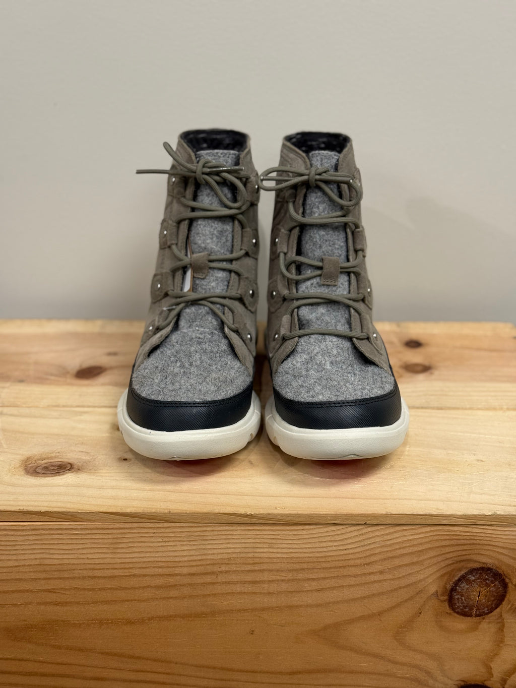 Sorel NWOT Explorer Joan II hiking boots