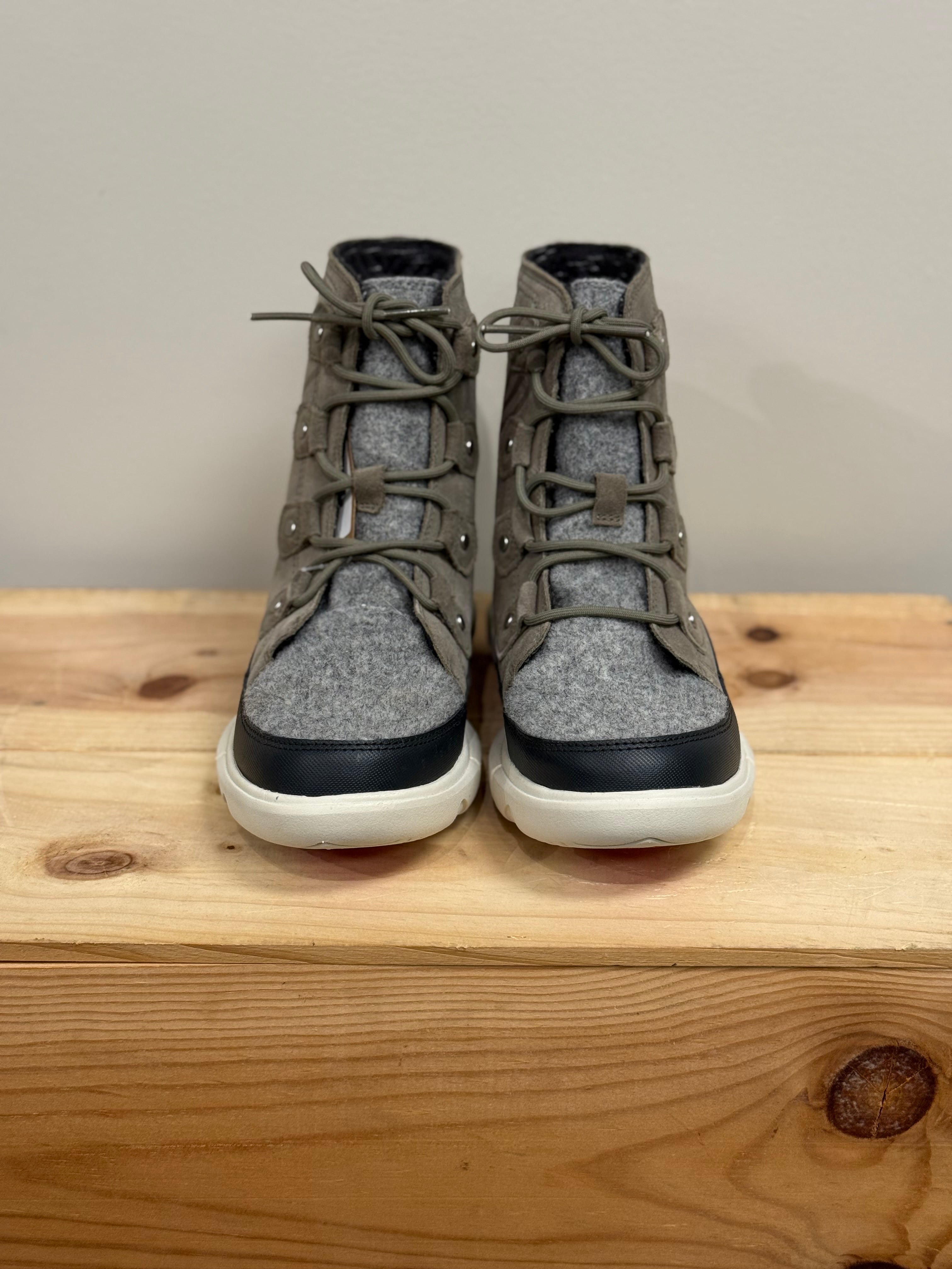 Sorel NWOT Explorer Joan II hiking boots