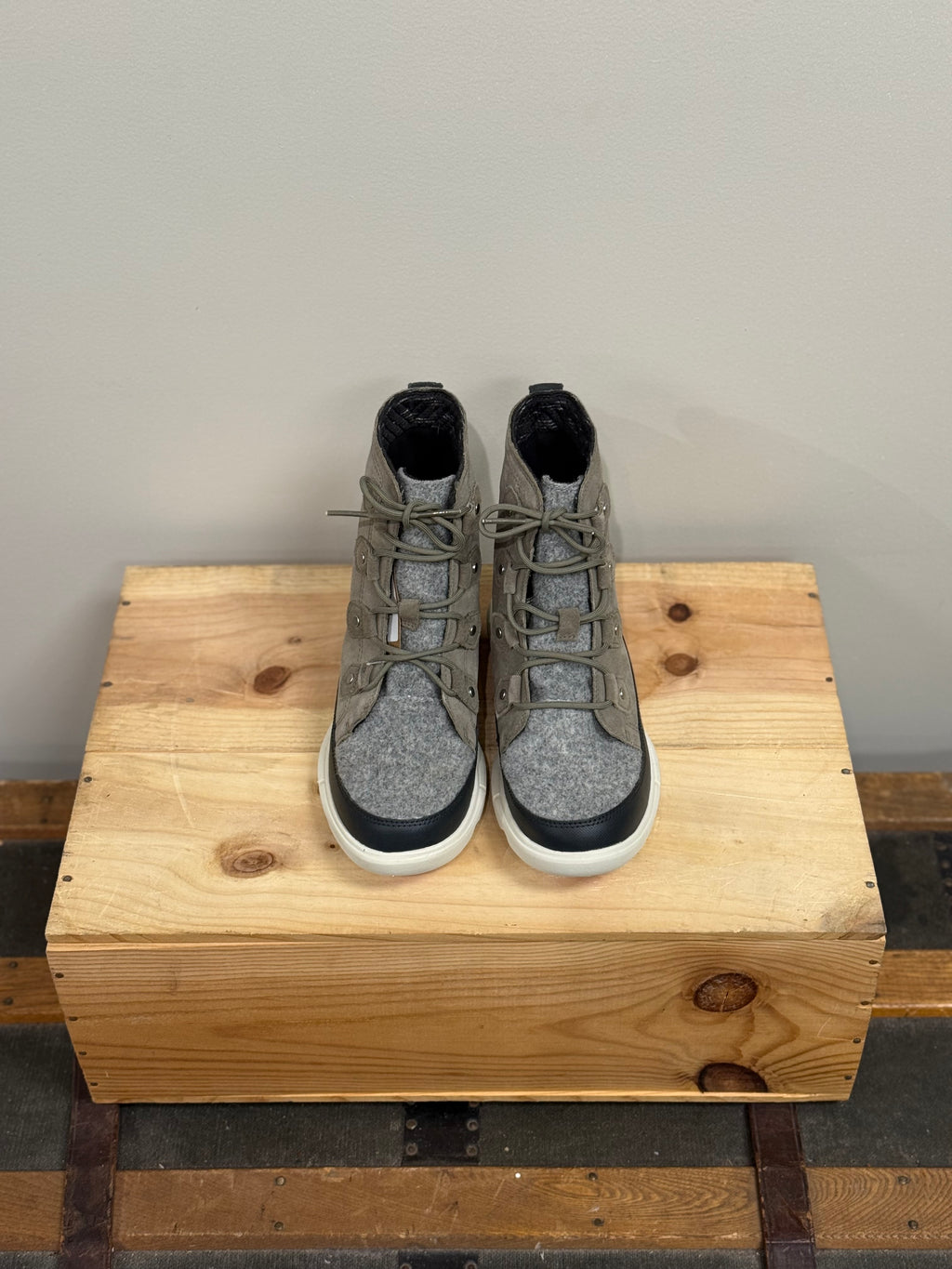 Sorel NWOT Explorer Joan II hiking boots