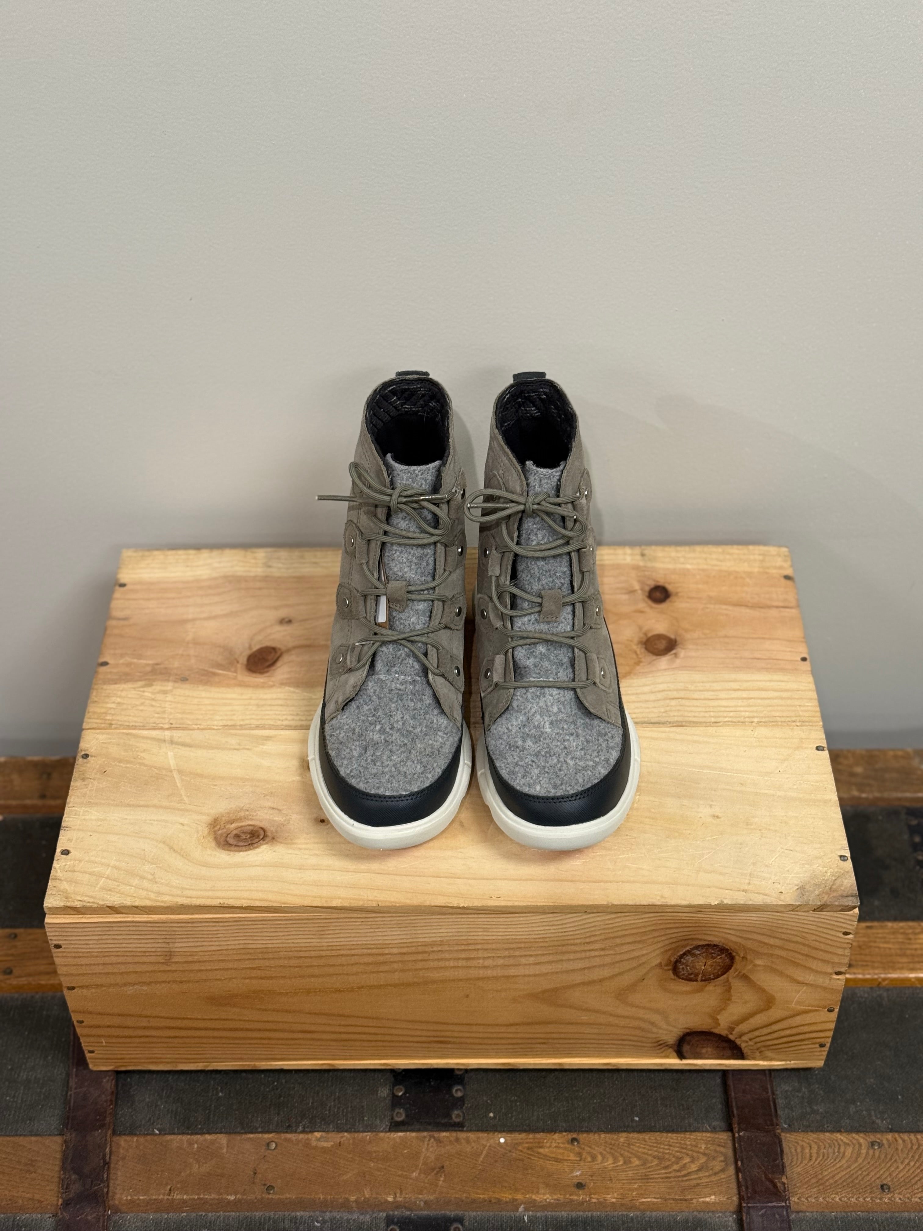 Sorel NWOT Explorer Joan II hiking boots