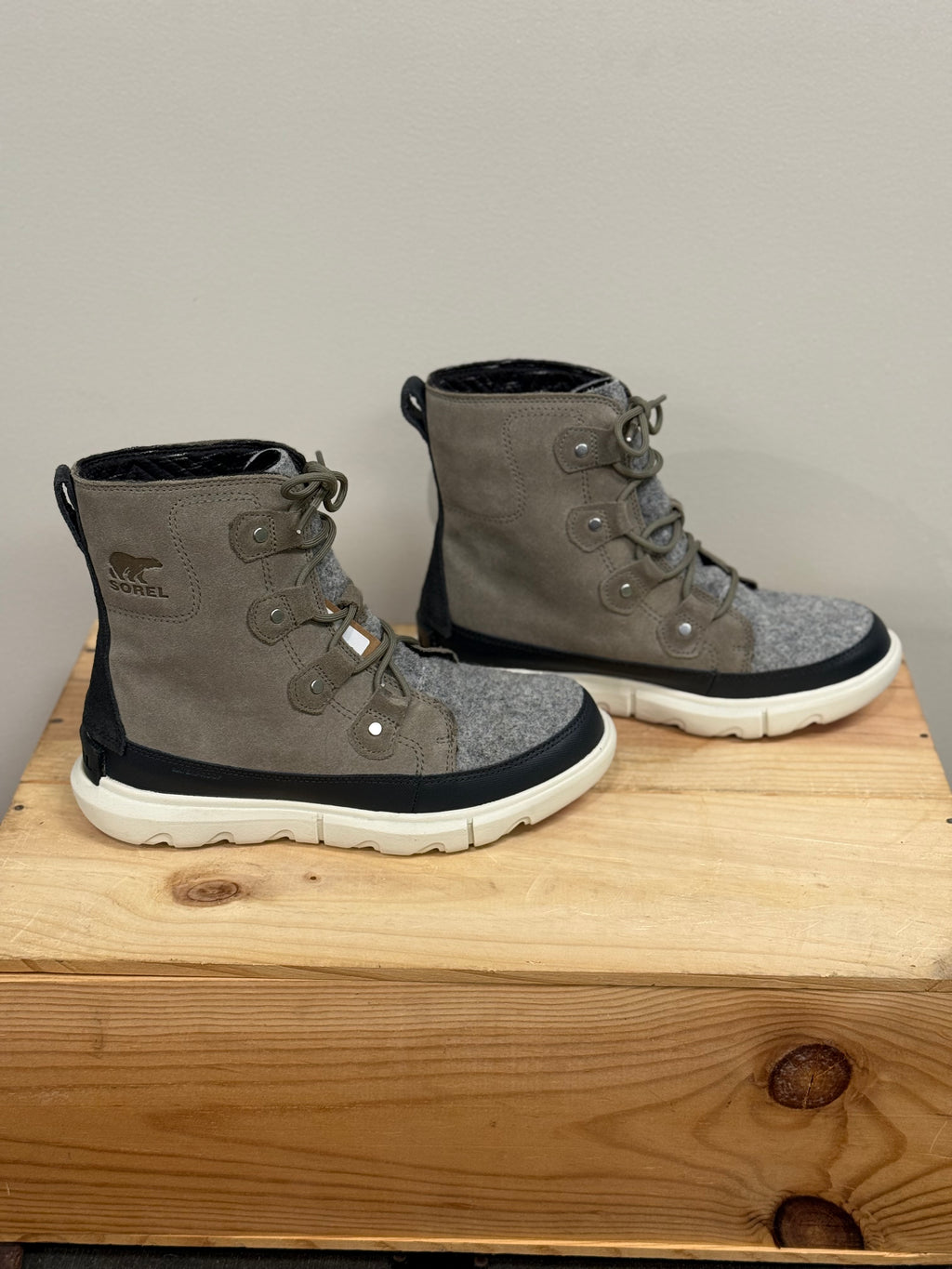 Sorel NWOT Explorer Joan II hiking boots