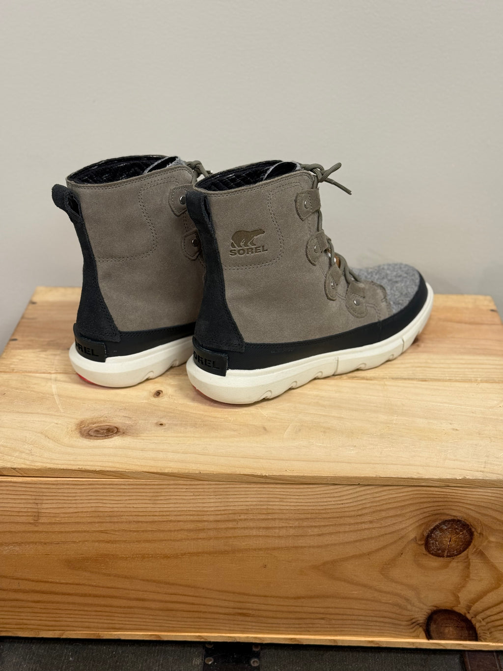 Sorel NWOT Explorer Joan II hiking boots