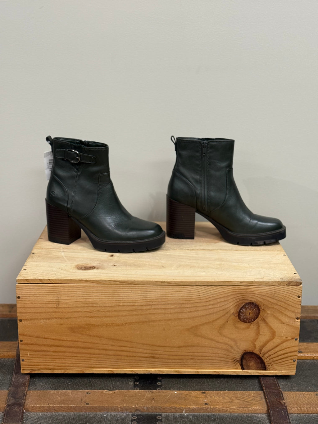 Naturalizer green ankle boots