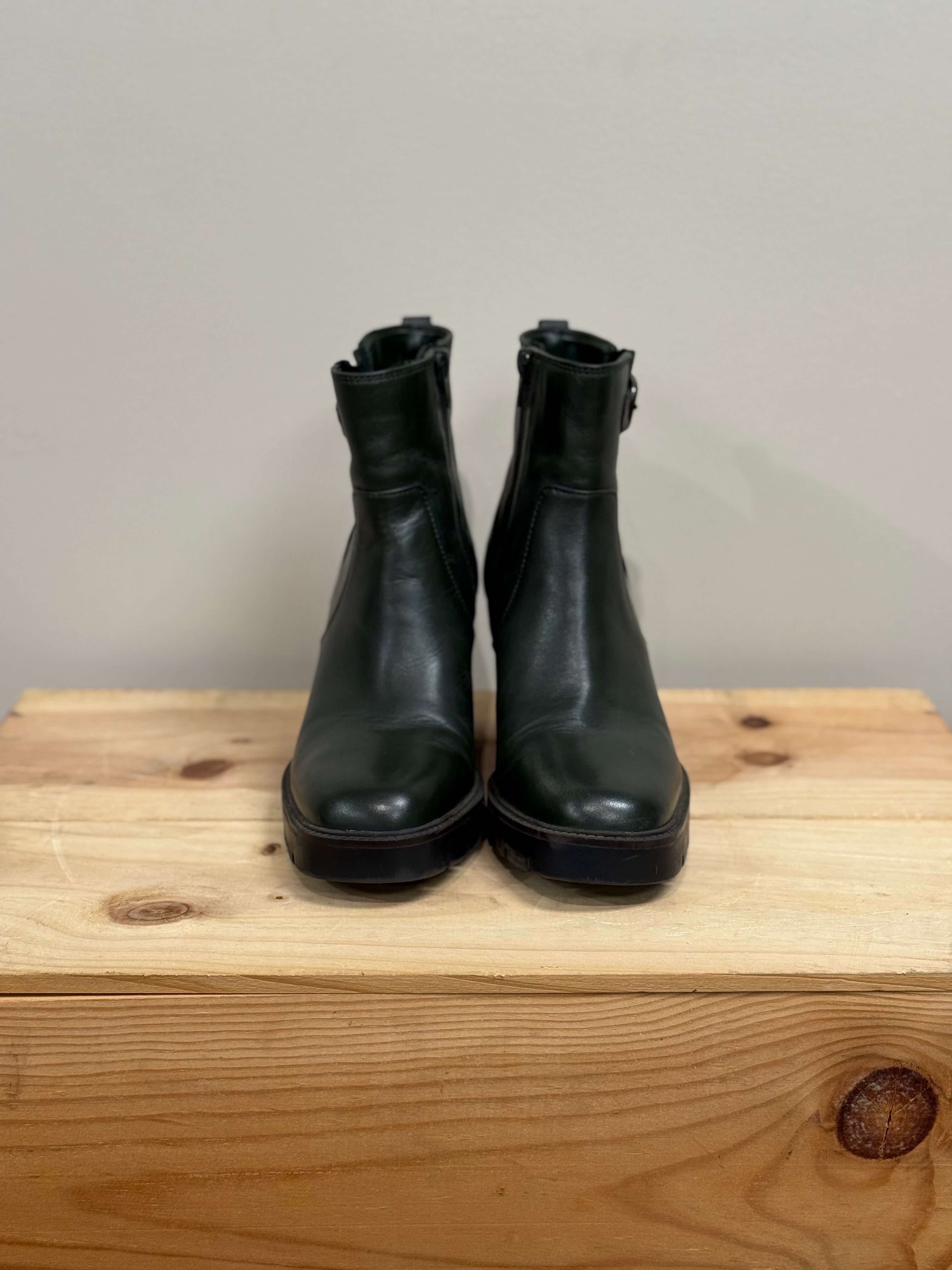 Naturalizer green ankle boots