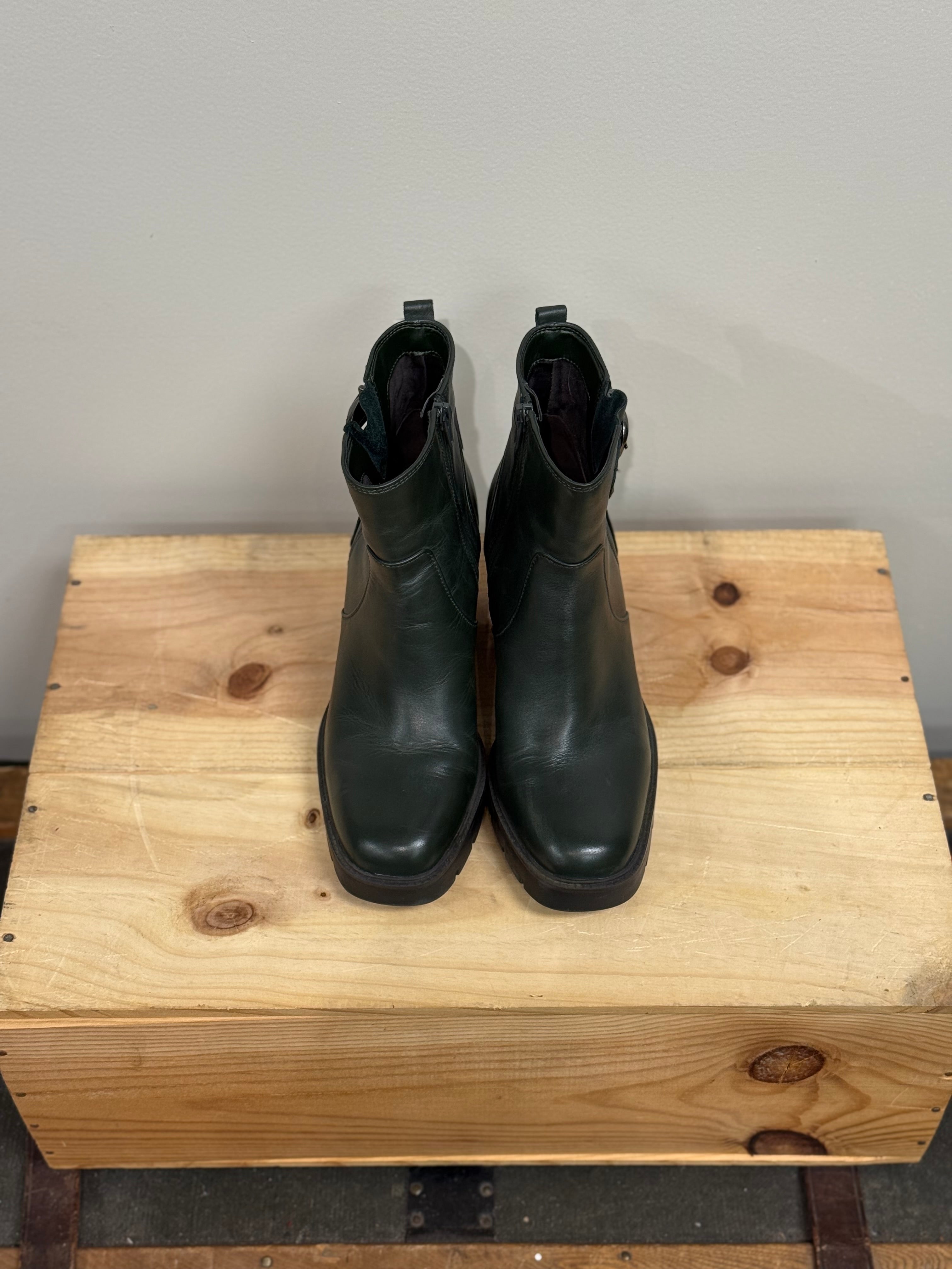 Naturalizer green ankle boots