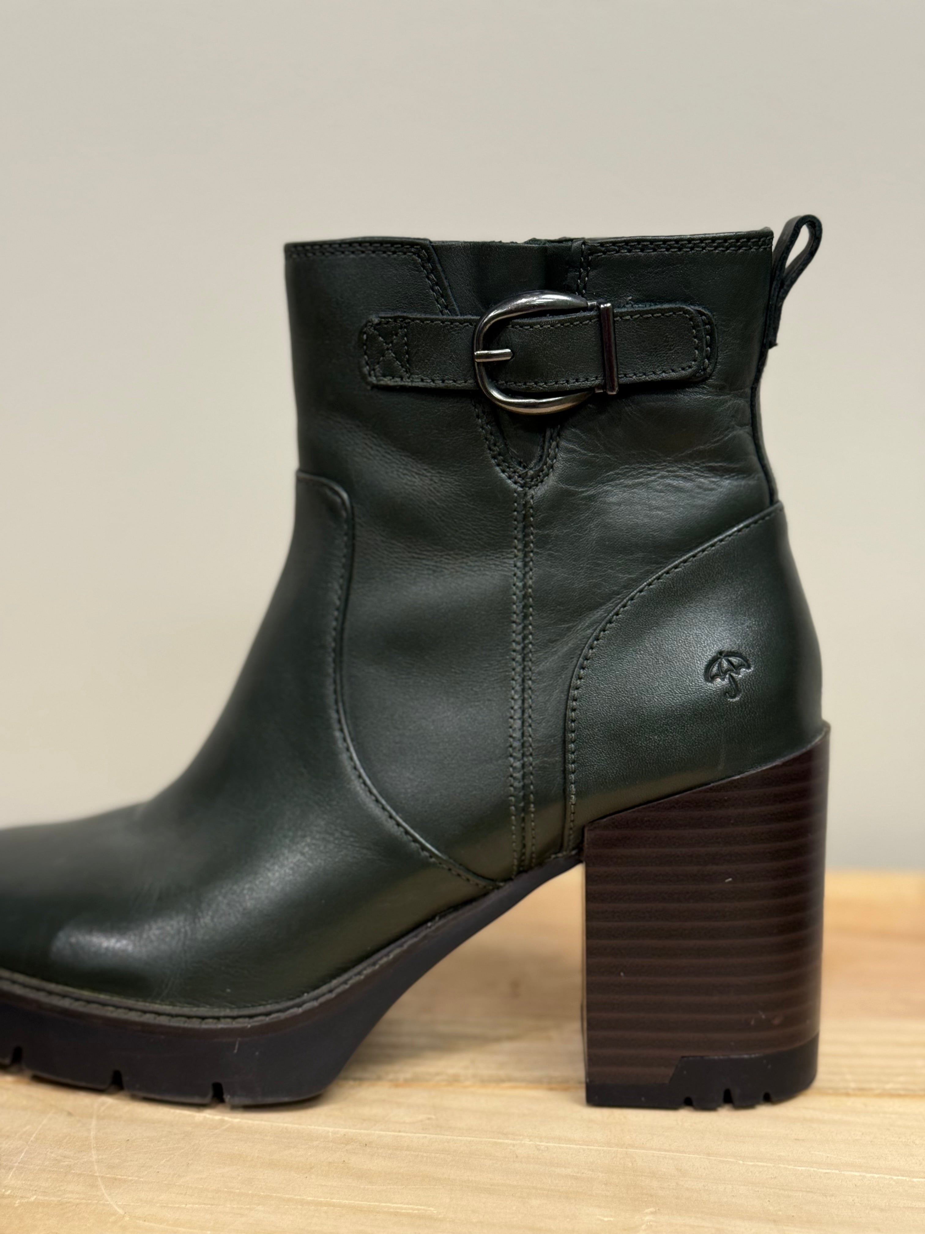 Naturalizer green ankle boots