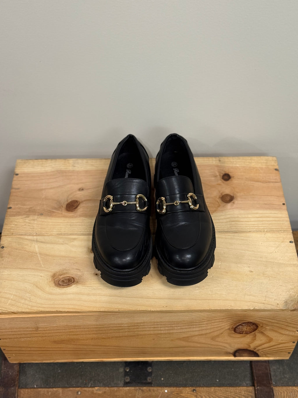 Romanciaga black platform loafers