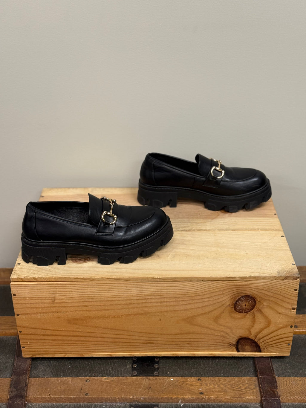 Romanciaga black platform loafers