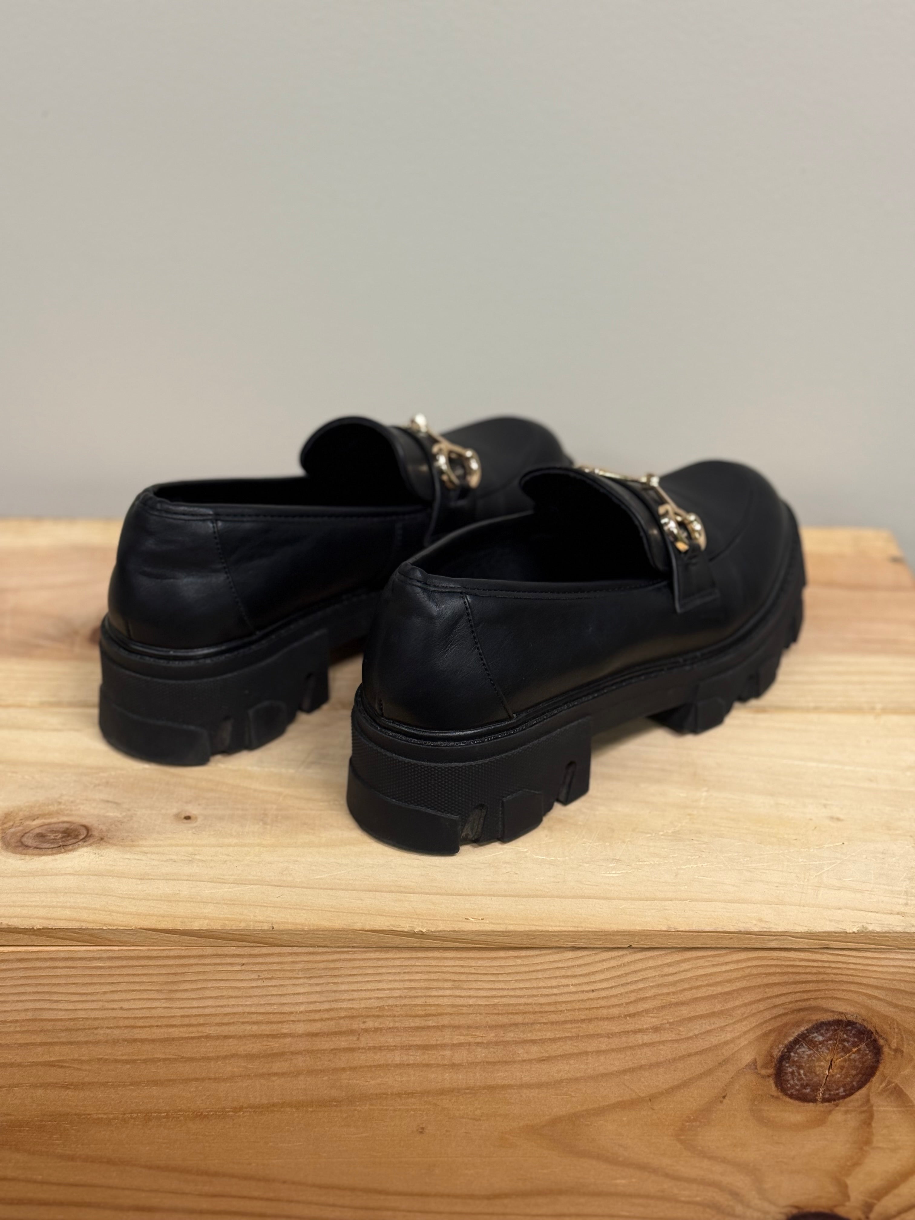 Romanciaga black platform loafers