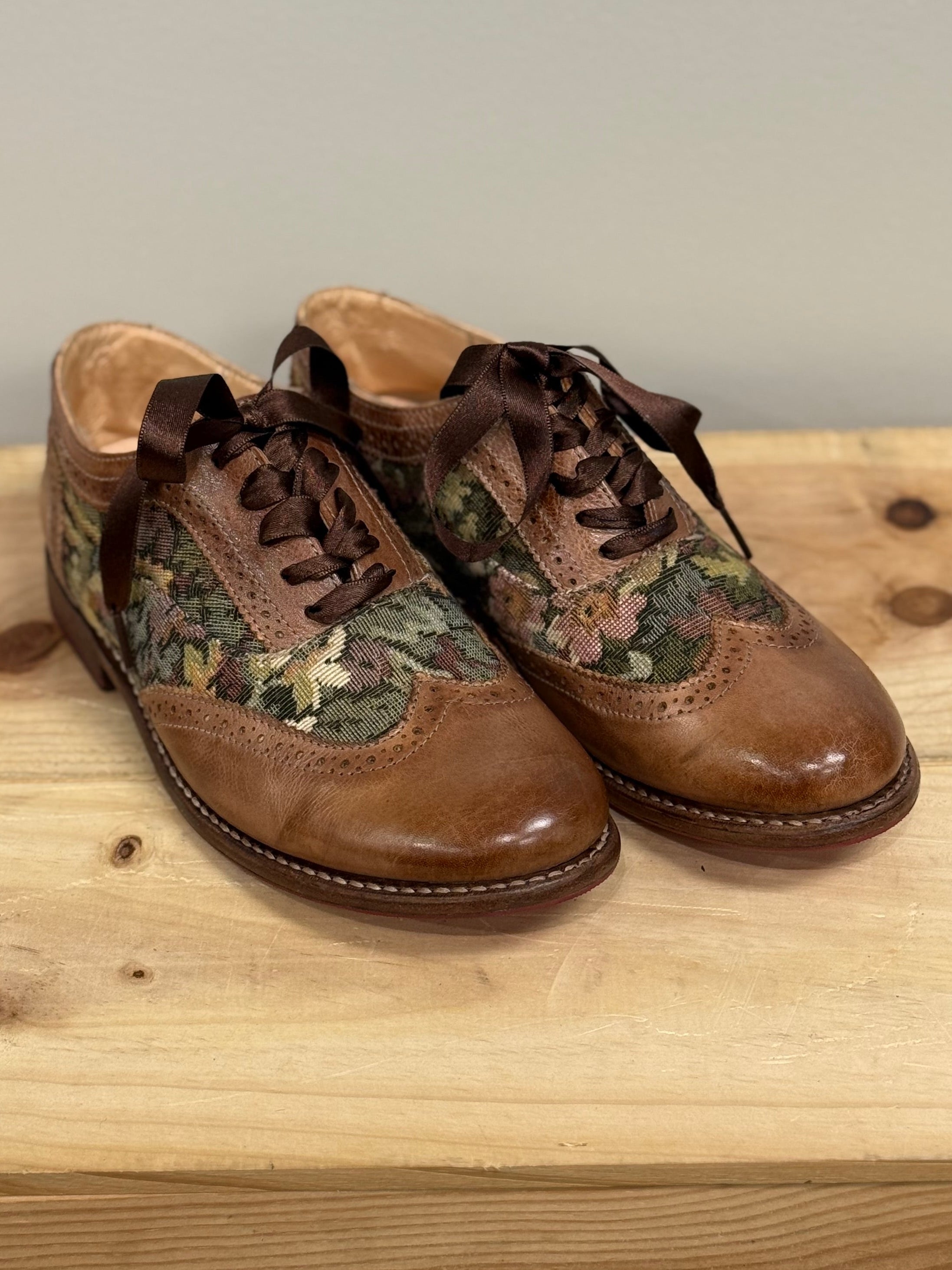Oak Tree Farms NWOT Maude wingtip tapestry oxfords