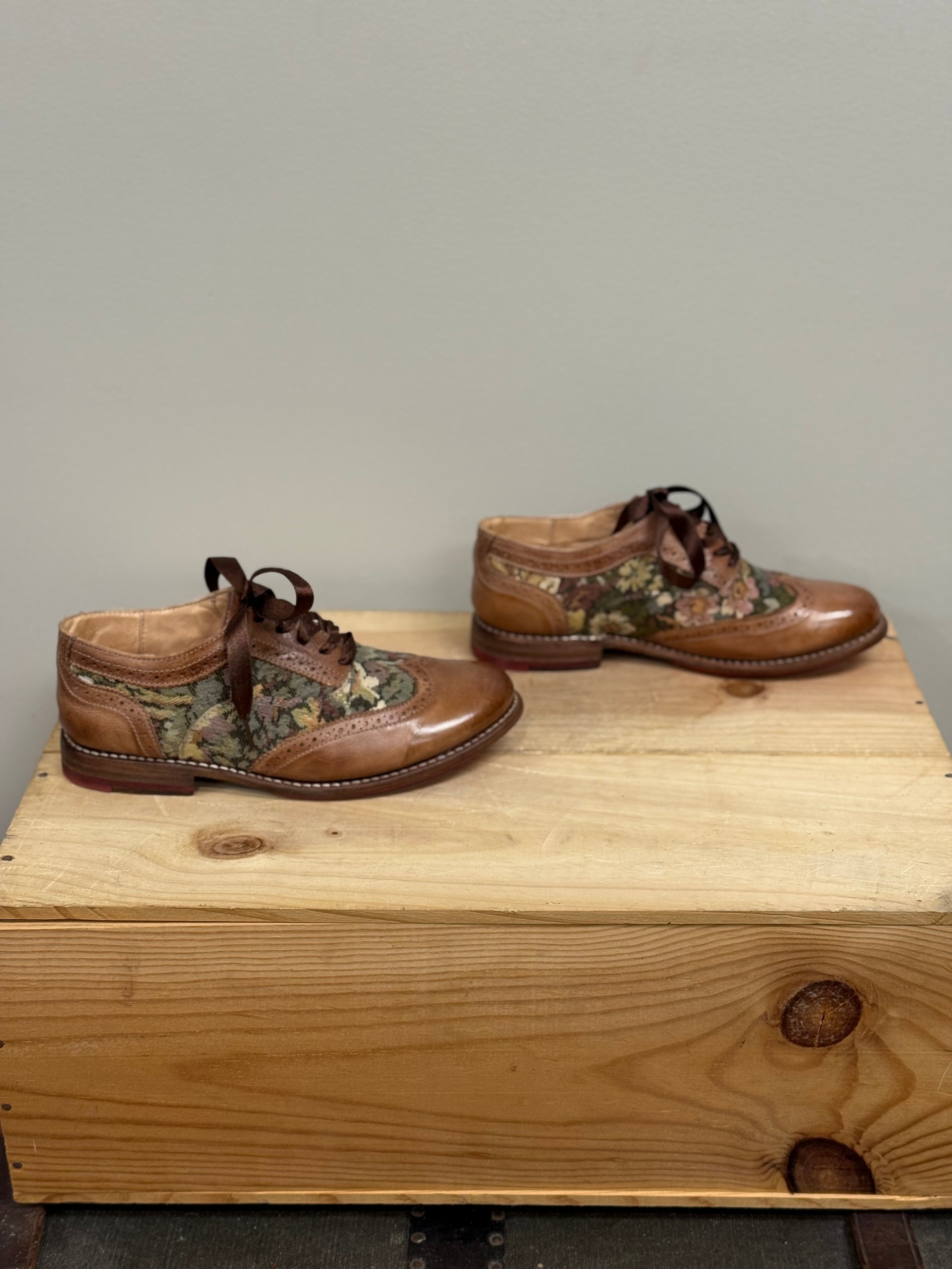 Oak Tree Farms NWOT Maude wingtip tapestry oxfords
