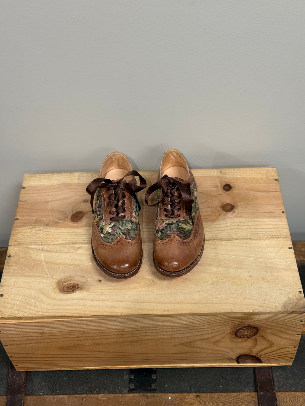 Oak Tree Farms NWOT Maude wingtip tapestry oxfords
