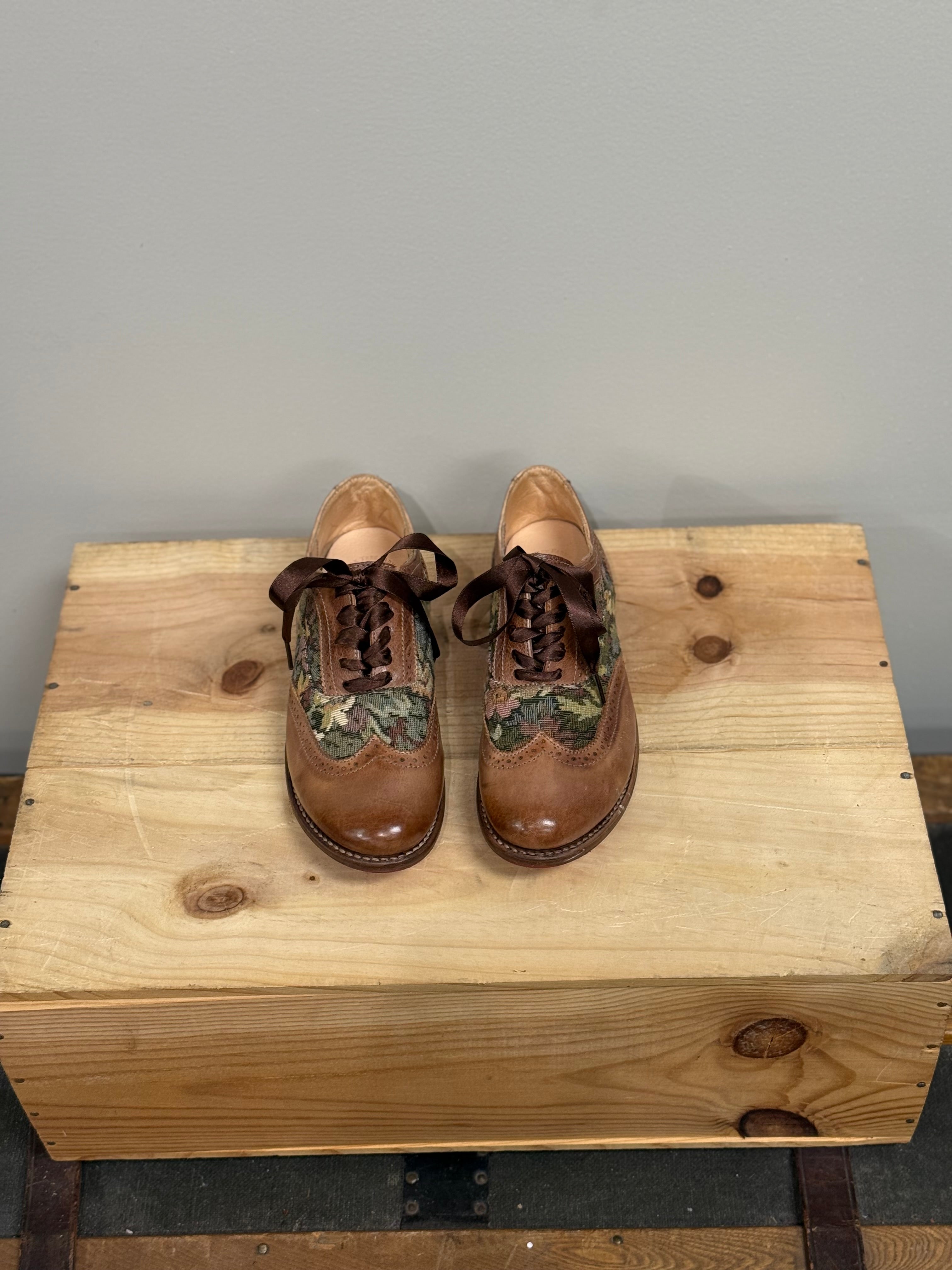 Oak Tree Farms NWOT Maude wingtip tapestry oxfords