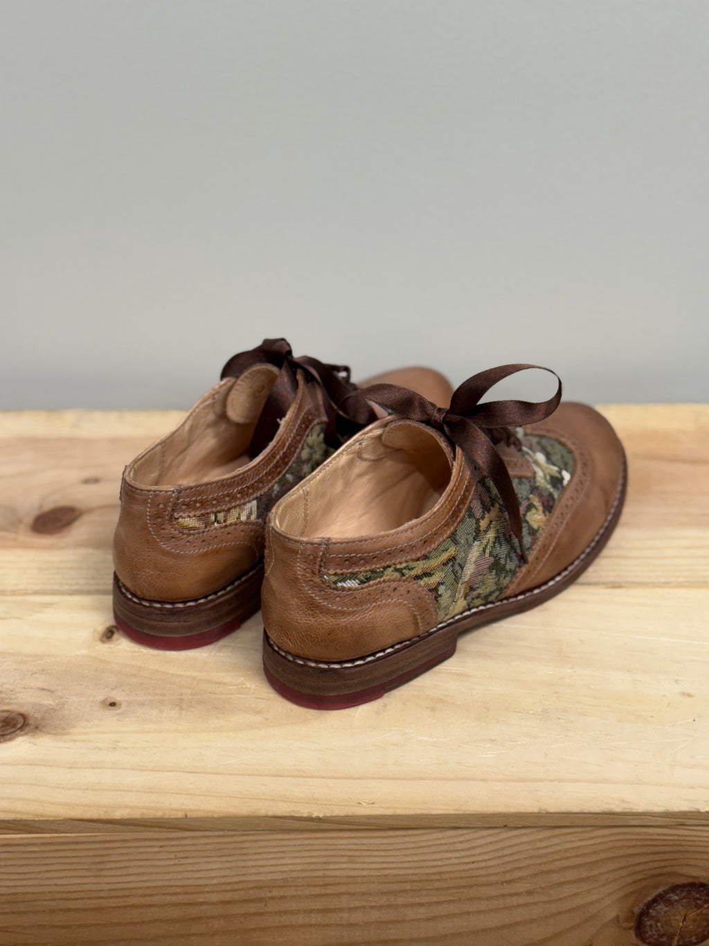 Oak Tree Farms NWOT Maude wingtip tapestry oxfords