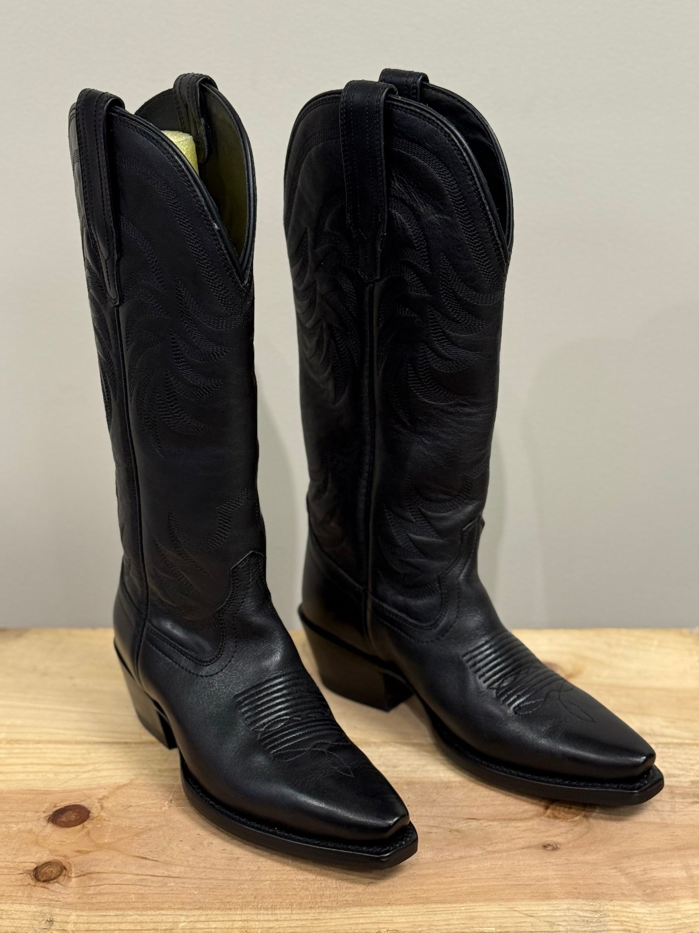 Tecova "The Annie" black cowboy boots