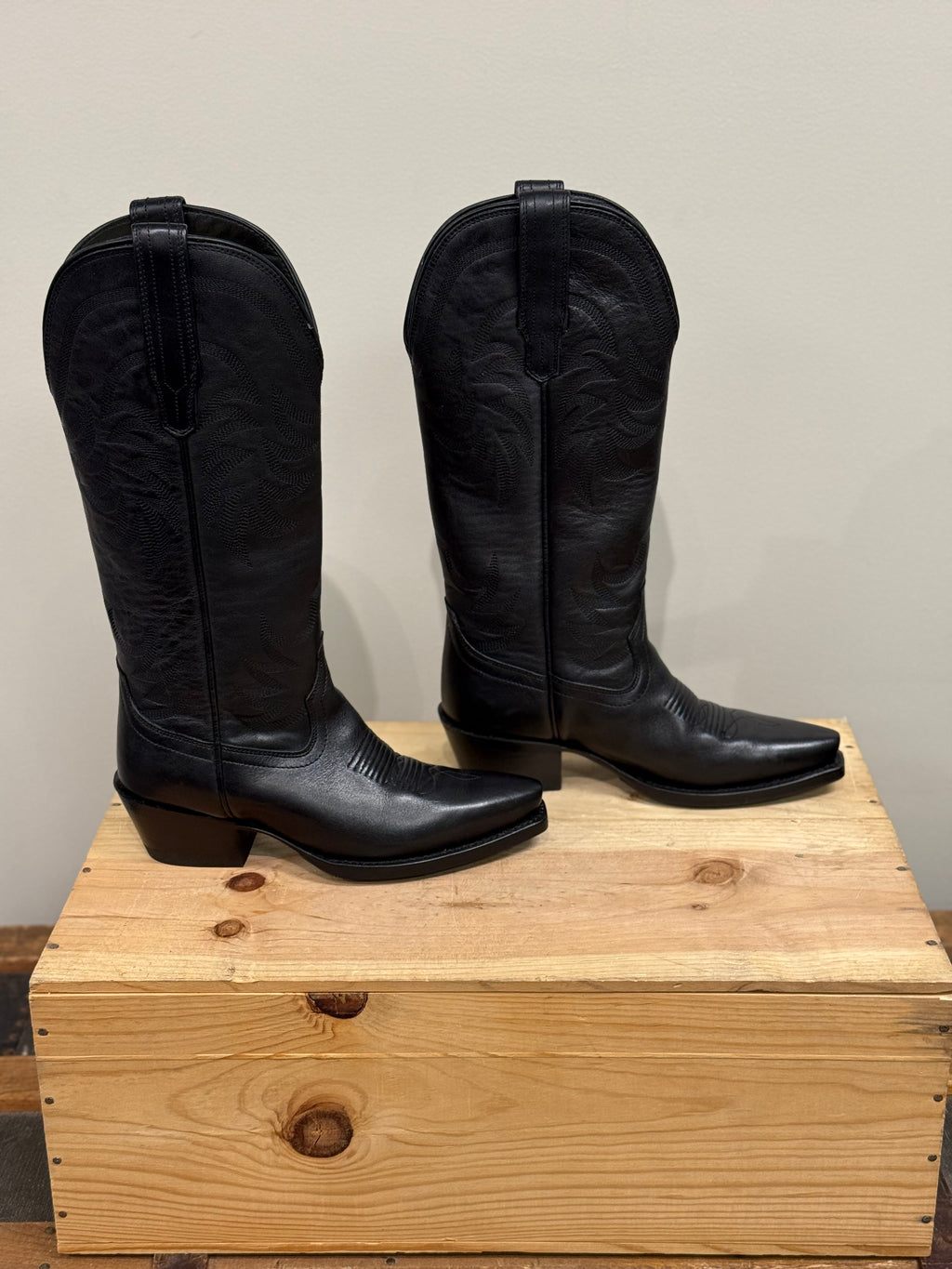 Tecova "The Annie" black cowboy boots