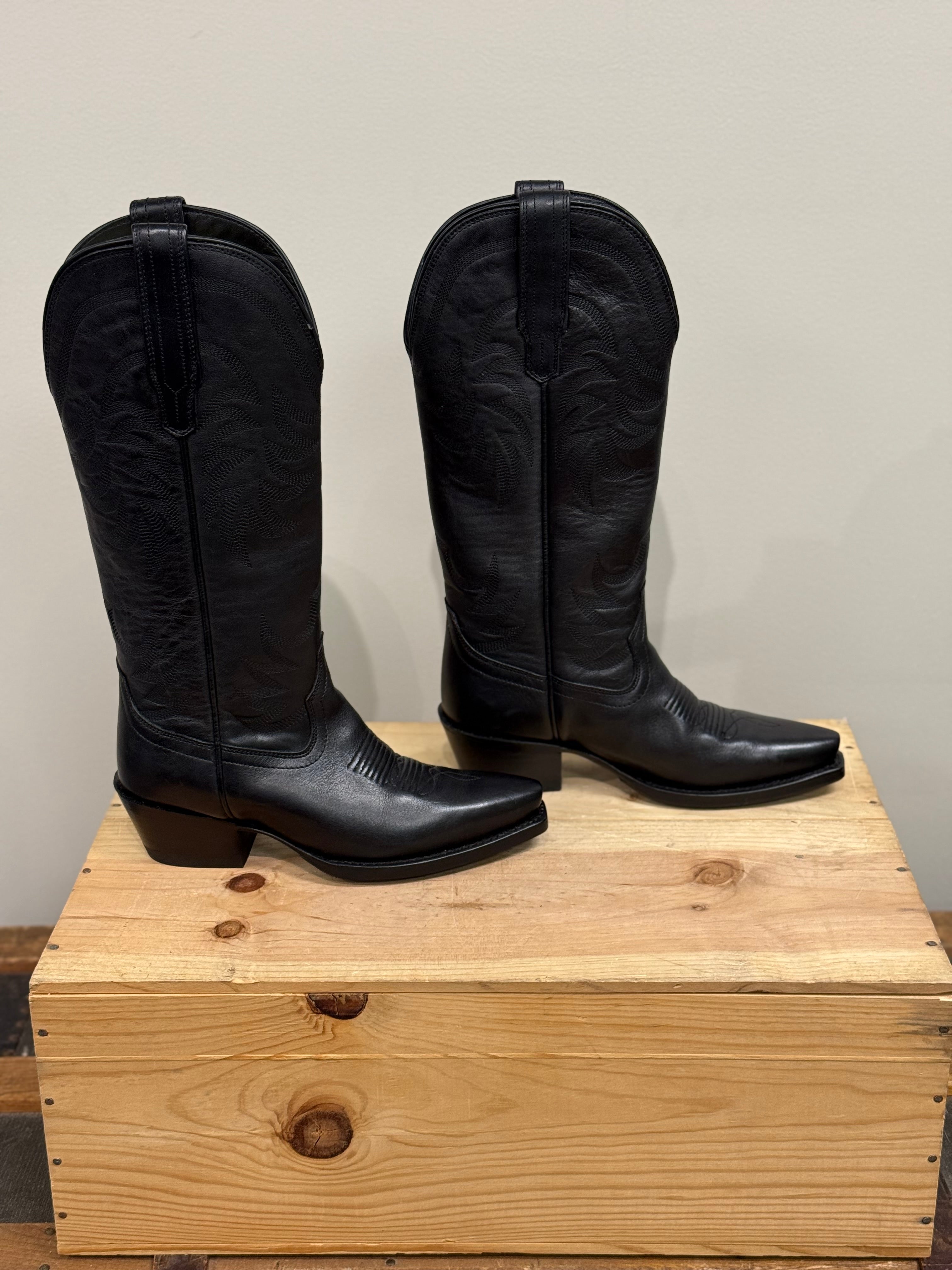 Tecova "The Annie" black cowboy boots