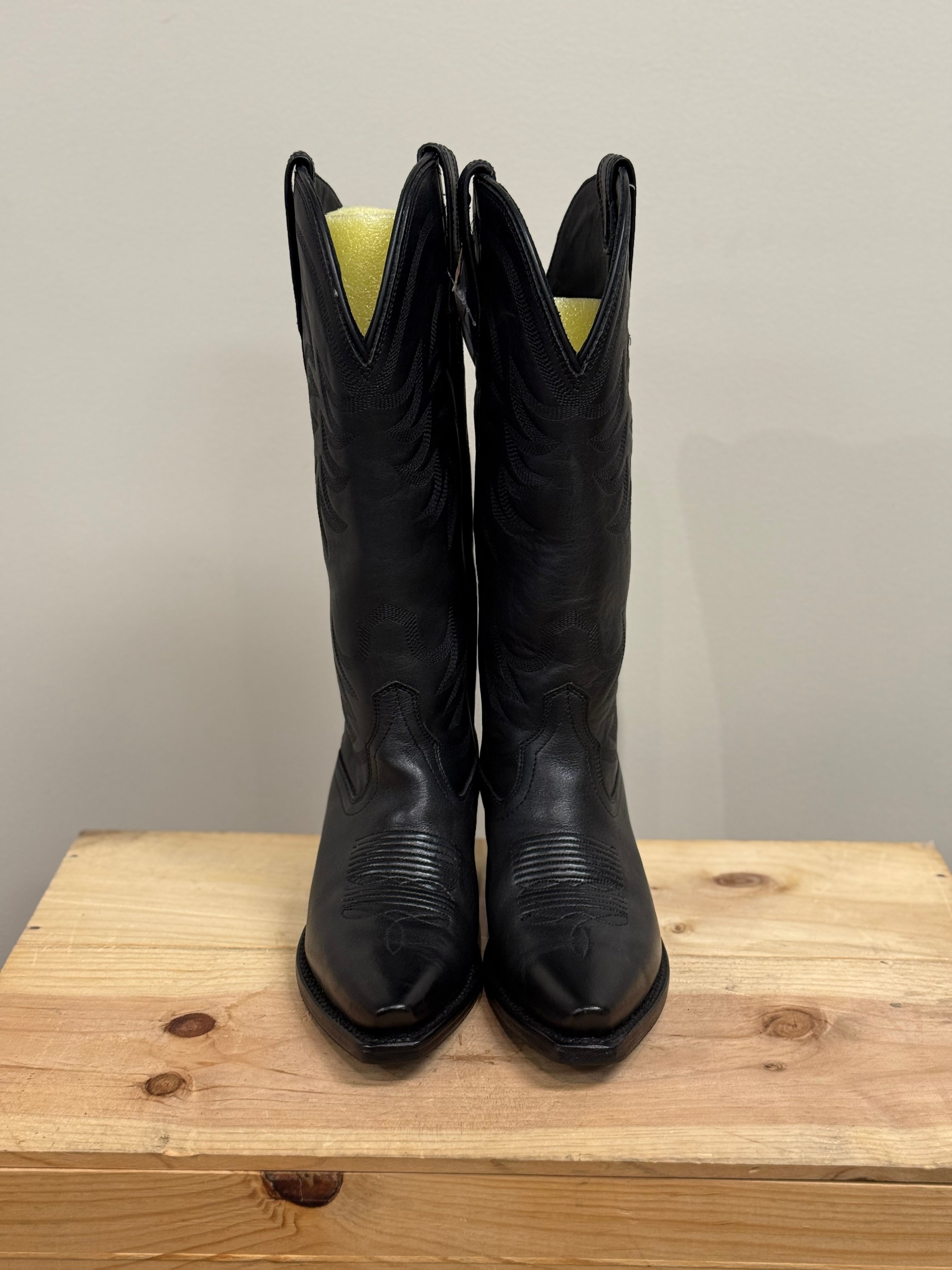 Tecova "The Annie" black cowboy boots