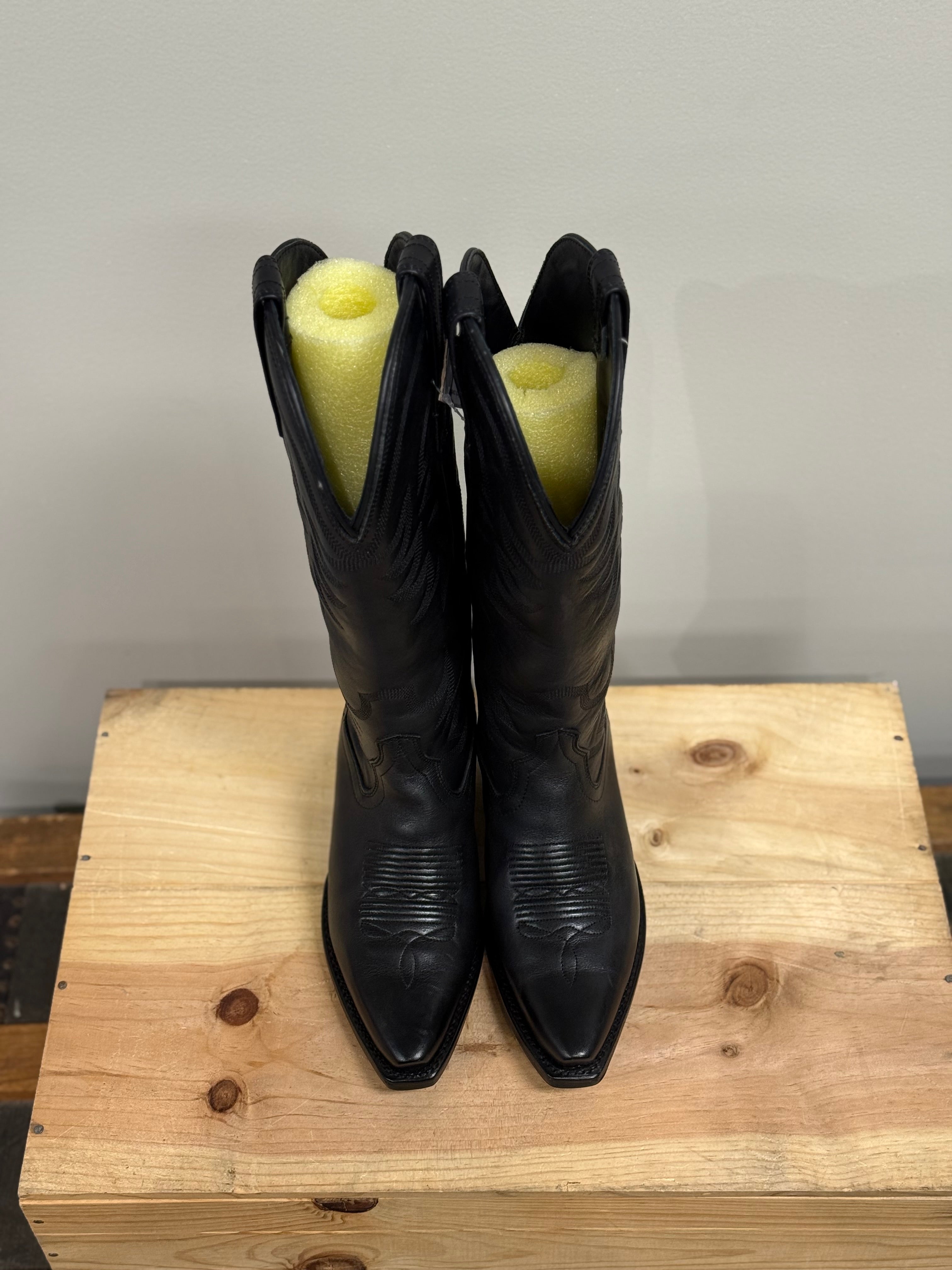 Tecova "The Annie" black cowboy boots