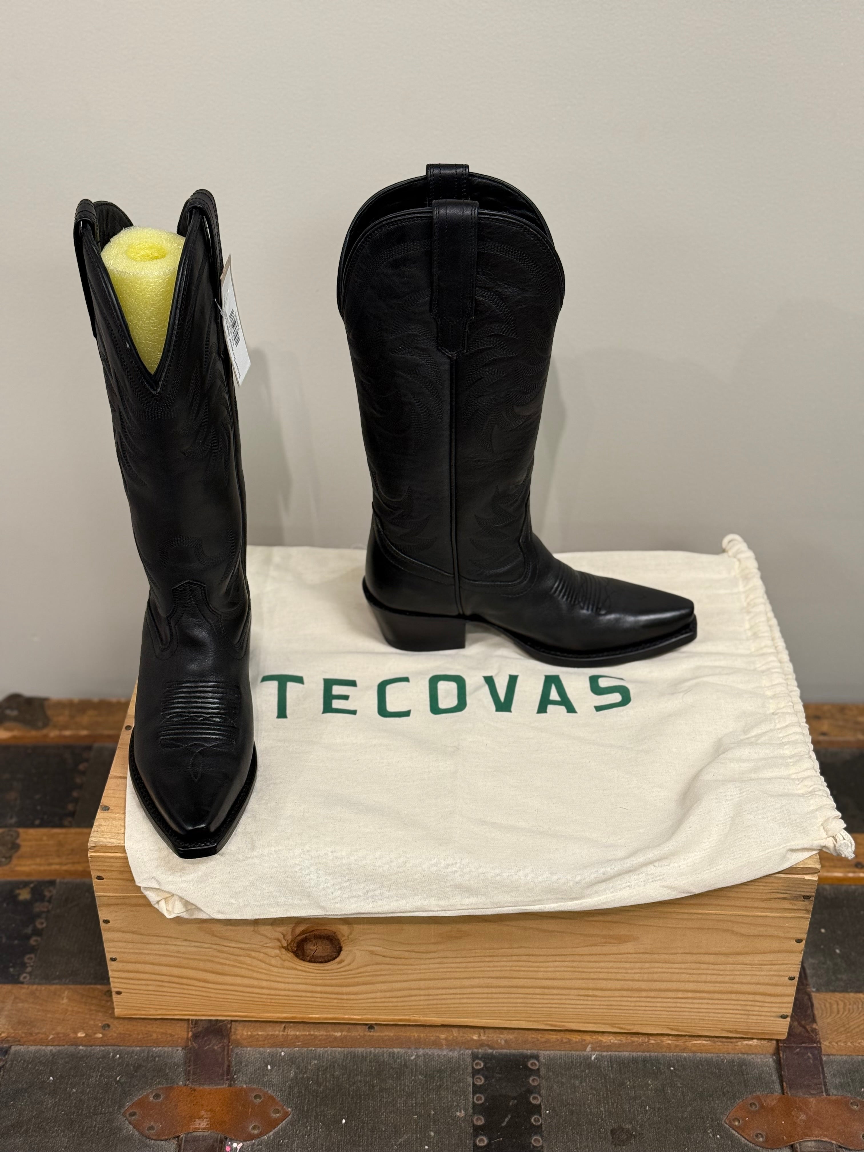 Tecova "The Annie" black cowboy boots